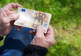 Αναδρομικά έως 5.250 για 50.000 δικαιούχους. Anadromika Synta3ioyxwn Se Treis Doseis H Katabolh Ay3hsewn Se Synta3ioyxoys Dhmosioy Kai Idiwtikoy Tomea Insider