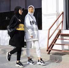 Hijab Tenues Avec Hijab Hijab Hijab Swag In 2020 Street Hijab Fashion Hijab Fashion Hijab Fashion Inspiration