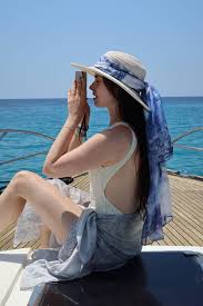 Desiree Garcia intense content- Spanish press coverage