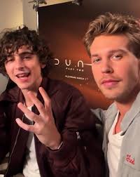 when my friend asked me to take a picture of her 😚😚🤧