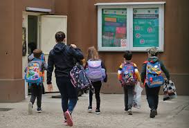 Anunţuri cu locuri de muncă în românia şi în străinătate. ToÈi Elevii Se Intorc In BÄnci DacÄ Rata IncidenÈei E Sub 1 Ordinul E Semnat Dar Decizia FinalÄ RÄmane La AutoritÄÈile Locale Libertatea