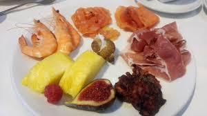 Le Selcius Meilleur Brunch A Volonte De Lyon Happycurio Brunch Buffet Sucre Cadre Original