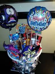 Birthday Gift Basket Ideas For Boyfriend Anniversary Pin By Vanessa On Party Birthday Basket Boyfriend Birthday Birthday Party Souvenirs