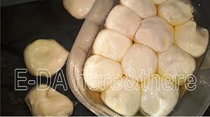 Susun doh dalam bekas yang diisi minyak masak. E Da Here There Roti Canai Tarik Atau Tebar