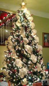Como Decorar Un Hermoso Arbol De Navidad Con Mallas Christmas Tree Decorations Beautiful Christmas Trees Simple Christmas