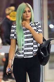 Kylie Jenner Green Hair Pretty Celebrity In 2020 Kylie Jenner Green Hair Kylie Jenner Outfits Kylie Jenner Hair