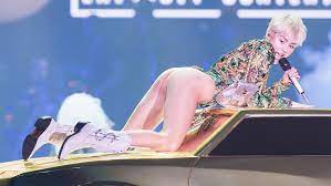 Miley cyrus spreading legs