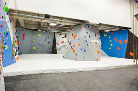 District 21 kuala lumpur is an adventure theme park set within ioi city mall putrajaya, where visitors of all ages can enjoy a variety of challenging obstacle courses. The Walls