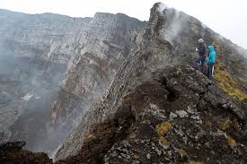 Mount nyiragongo is an active volcano in virunga national park, democratic republic of the congo. Rising Magma At Mount Nyiragongo Alarms Congo S Volcano Watchers Reuters Com