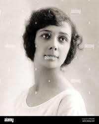 Eva Scherer's Instagram, Twitter & Facebook