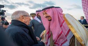 ابتهاجا بزيارة خادم الحرمين شوارع تونس تتزين بصور الملك سلمان والرئيس السبسى الدبلوماسي