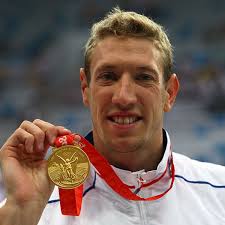 Alain Bernard, double champion olympique de natation : "Me faire suivre par  des paparazzis a été compliqué"