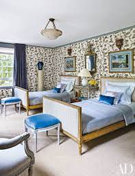 This two level bed design is great when you have limited rooms and more people to accommodate. How To Decorate With Two Twin Beds Guest Room And Kids Bedroom Ideas Architectural Digest