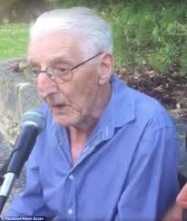 90-year-old Perth man becomes unlikely internet sensation