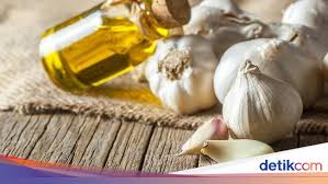 Bawang putih mentah juga mengandung sekitar 0,1 persen minyak atsiri, beberapa komponen utamanya seperti 5 Fakta Minyak Bawang Putih Melezatkan Masakan Hingga Sehatkan Kulit