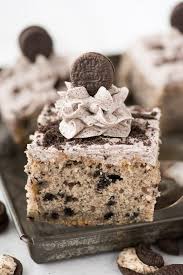 People Have Not Stopped Talking About This Cookies And Cream Cake This 9x13 Inch Cookies And Cream Cake I Cookies And Cream Cake Oreo Cake Recipes Yummy Cakes