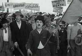 O filme tempos modernos, mostra a vida de operários com a revolução industrial, em que houve a passagem da produção artesanal, para a produção em série. Mostra Cinema Com Partido Exibe Tempos Modernos Neste Sabado Hora Do Povo