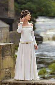 I Am Happily Married But If I Could Choose A Dress It Would Be This One Celtic Weddin Irish Wedding Dresses Scottish Wedding Dresses Medieval Wedding Dress