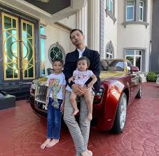 Teruja dapat melawat banglo mewah milik pasangan usahawan terkenal dato' seri aliff syukri dan datin seri nur shahida yang. Ingatkan Sedih Rupanya Lagi Happy Aliff Syukri Kongsi Moment Pertama Kali Yusoff Ke Taska Pa Ma