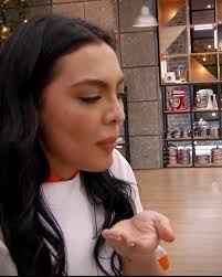 El camino en #TopChefVIP4 ha terminado para Valeria 😢 pero sabemos que  seguirá brillando en lo que más le apasiona... la música 🎵 ¡Hasta siempre!  🥺 Déjale un mensaje aquí 👇