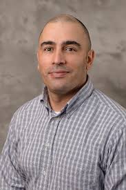 Getúlio dornelles vargas foi um advogado, político e presidente do brasil nascido na cidade de são borja (rs), no dia 19 de abril de 1882 e falecido em 24 de agosto de 1954. Andres Vargas Purdue Krannert