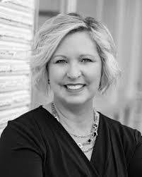 Kelly Renz's Instagram, Twitter & Facebook