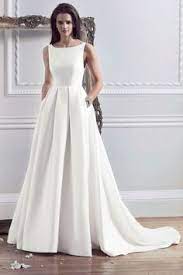 #brautkleider #secondhandbrautkleider #günstigebrautkleider #hochzeitskleider © designer brautkleider a linie ist aus spitze und mit etui silhouette. 100 In Diesen Stilen Fuhren Wir Second Hand Brautkleider Grosse 34 48 Ideen Kleider Braut Brautkleid
