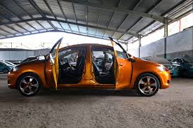 A steering rack stretches across between both wheels. Two Driver Car Steemkr