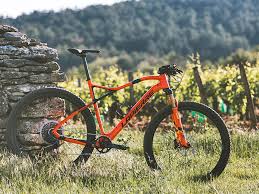 Ce vélo offre tout ce qui est nécessaire pour aller chercher un temps sur la discipline, que ce soit en courte ou en longue distance. Cycles Lapierre Des Velos Pour Ceux Qui Aiment La Competition