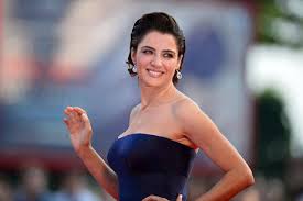 Luisa ranieri nasce a napoli il 16 dicembre del 1973. Luisa Ranieri Moglie Di Luca Zingaretti Chi E Eta Altezza News