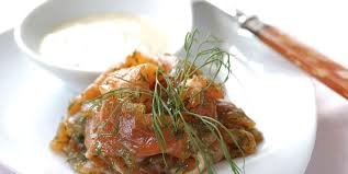 Saumon Gravlax Une Recette De Saumon Cru Marine Venu Tout Droit Des Pays Scandinaves Recette Recette Saumon Saumon Gravlax Gravlax