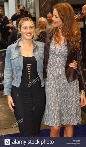 Life is short, and it is here to be lived #katewinslet. Schauspieler Kate Winslet Saffron Burrows Kommen Fur Die Weltpremiere Des Neuen Film Enigma Im Odeon Kino Edinburgh Heute Abend Samstag 18 8 01 Stockfotografie Alamy