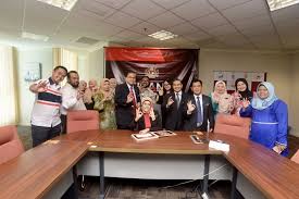 Berikut dikongsikan beberapa fakta menarik pilihan raya umum kali ini. Galeri Anugerah Perkhidmatan Cemerlang Category Ksu Kkmm Meluangkan Masa Melawat Pusat Media Dan Bilik Gerakan Sempena Pilihan Raya Umum Ke 14 Di Kompleks Kkmm Pada 2 Mei 2018 Image Ksu Kkmm
