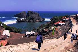 Atau juga di yogyakarta dengan pantai jogannya. Pantai Nglambor Lokasi Akses Dan Harga Tiket Masuk Widyaloka Wisata