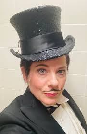 I just finished The Goldfinch by Donna Tartt! What a masterpiece—sad,  beautiful, touching, inspiring all the feels!…nearly 800 pages and I  savoured every one of them!!