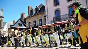 Lors de leurs deux passages, les gymnastes de l'aurore sportive, toutes catégories confondues, ont mis le feu à la salle. Fete De La Musique Ou Sortir En Pays D Auray Vannes Maville Com