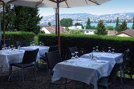 kulinarischer abend mit toller aussicht in der gartenoase im restaurant burgli restaurantbuergli entrecotecafedeparis zu in 2020 patio umbrella patio outdoor