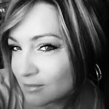 Lisa Hagle's Instagram, Twitter & Facebook