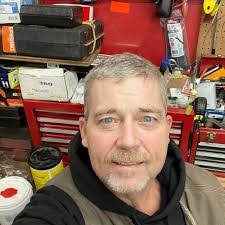 Aaron Munch's Instagram, Twitter & Facebook