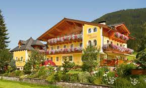 There is a barbecue and a sun terrace at this property and guests can go hiking and cycling nearby. Urlaub Im Salzburger Land Appartements Haus Elisabeth St Martin Am Tennengebirge