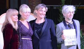 «fabrizio è ancora con noi». Fabrizio De Andre Rivive Grazie A Dori Ghezzi E Morgan Prima Monza