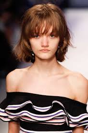 Take a look at the trendiest short weave haircuts & hairstyles to help women get a makeover. Short Haircuts For Square Faces 19 Striking Looks For Those Angles