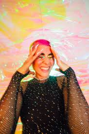 The show starts at 9pm cest (local time), which is 8pm in the uk. E1ubn2dsjgo 4m