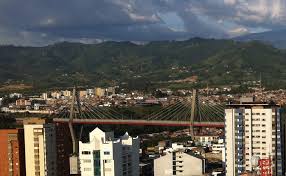 Es la ciudad más poblada de la región del eje cafetero, y la segunda más poblada de la región paisa despues de medellín, cuenta como el capital del departamento de risaralda, pereira alberga las sedes de la gobernación de risaralda, departamental asamblea la. Encuentran Una Persona Sin Vida En El Viaducto De Pereira Rcn Radio