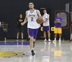For liangelo ball, the second eldest ball brother and older brother to reigning nba rookie of the year lamelo ball, the opportunity to compete for another nba roster spot is one he's not taking. Liangelo Ball Works Out For Lakers With Lonzo Looking On Taiwan News 2018 05 30 06 33 37