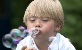 Polemiche sul consiglio di aborto in caso di figli down: "la scienza non  lavori contro l'uomo"