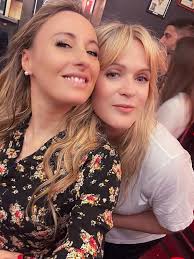 Intervista a Dolly Alderton, autrice di “Sparire quasi del tutto”