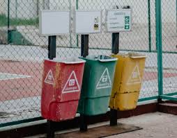 Tempat sampah organik dan nororganik tidak dimanfaatkan, bahkan tidak ada proses pengangkutan sampah berdasarkan jenisnya. Mengenal 5 Jenis Tempat Sampah Sesuai Warnanya Ternyata Beda Warna Beda Pula Isinya