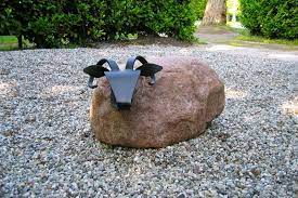 drentse zwerfkei wordt ram metal garden art scrap metal art welding art