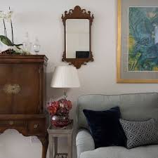 Traditional Living Room With Decorative Mahogany Furniture Living Room Decor Furniture Quality Living Room Furniture Living Room Pictures